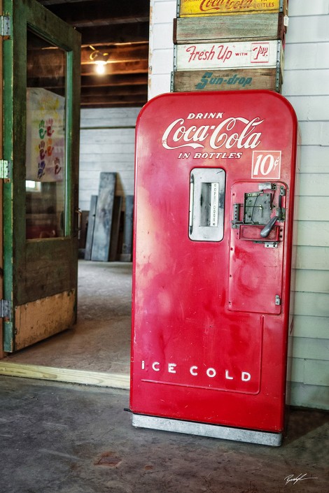 Old Coca Cola Machine